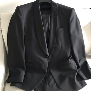 Hugo Boss tuxedo. This is a hardly used tuxedo in great condition. 38S
